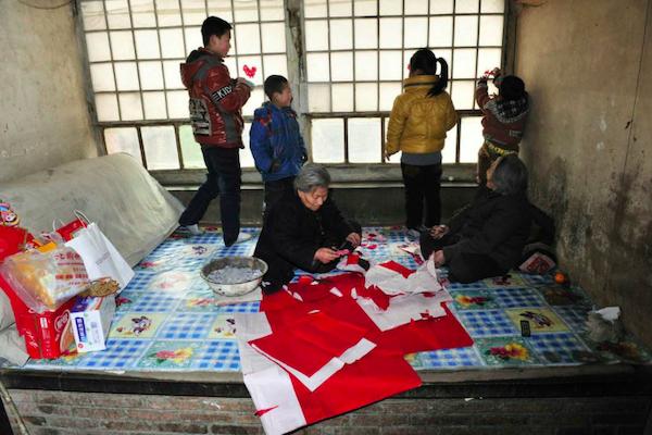 古人用火炕取暖原理,乡下用什么柴火取暖