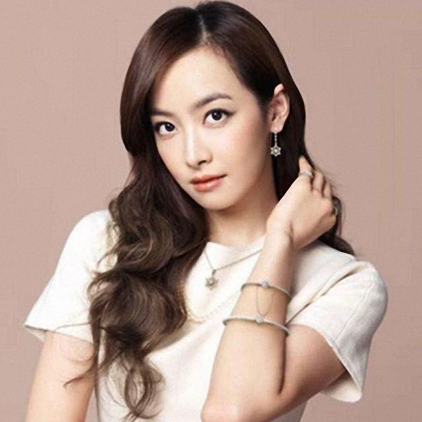 鹿晗捐赠智慧小学足球场,鹿晗捐赠足球场在哪里