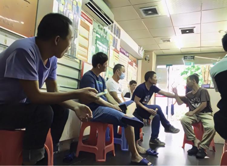 千万富翁、保安、三和大神……彩票店里的人间底色与暴富梦想