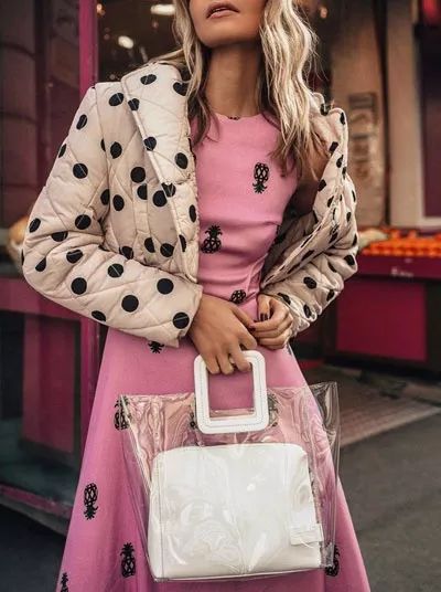 春天适合什么颜色包包,春天背什么颜色的包包