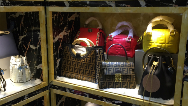 海外代购假奢侈品,300多万代购奢侈品假货