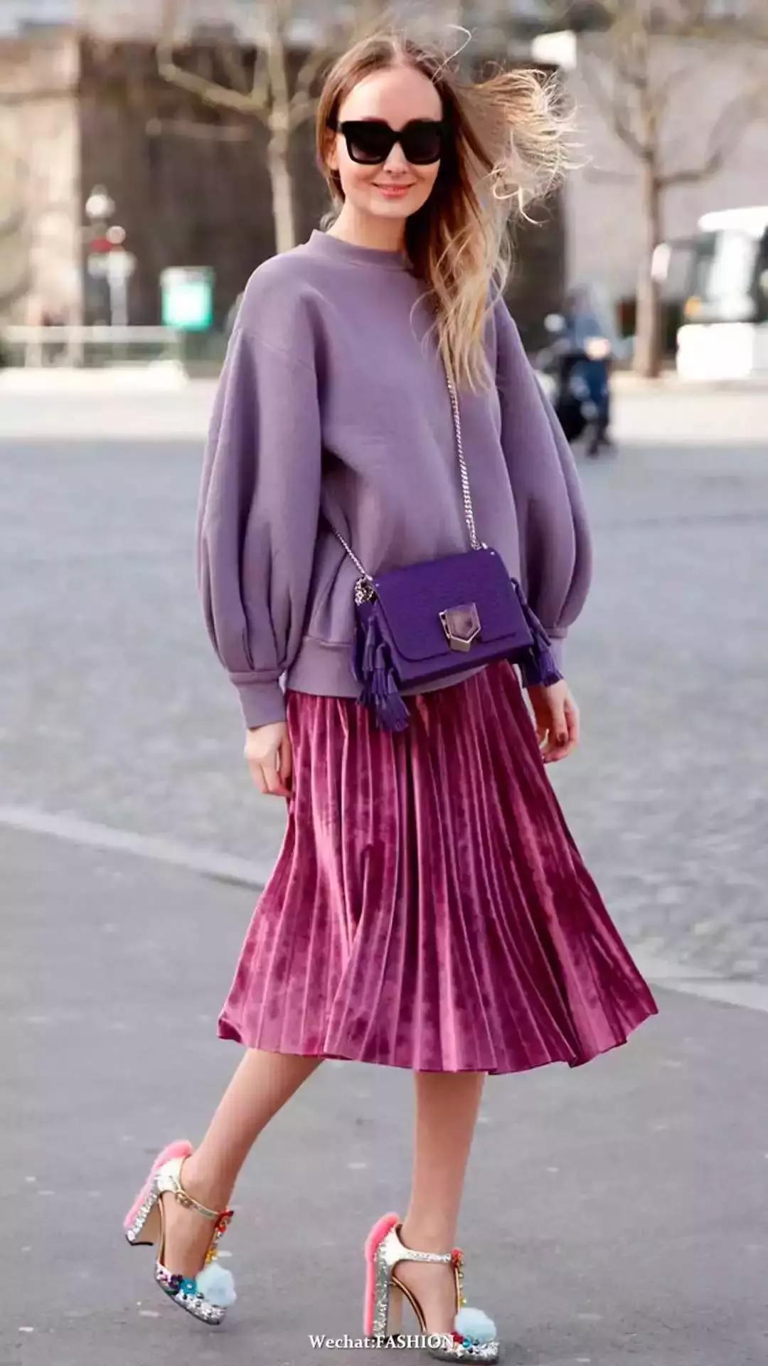 卫衣配什么裙子好看春天,卫衣裙子怎么搭配才好看