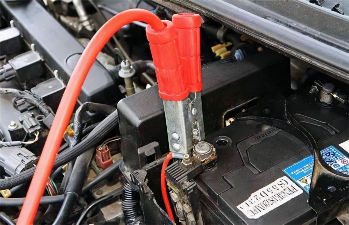 汽车没电是电瓶坏了还是发电机,汽车没电了电瓶会坏吗