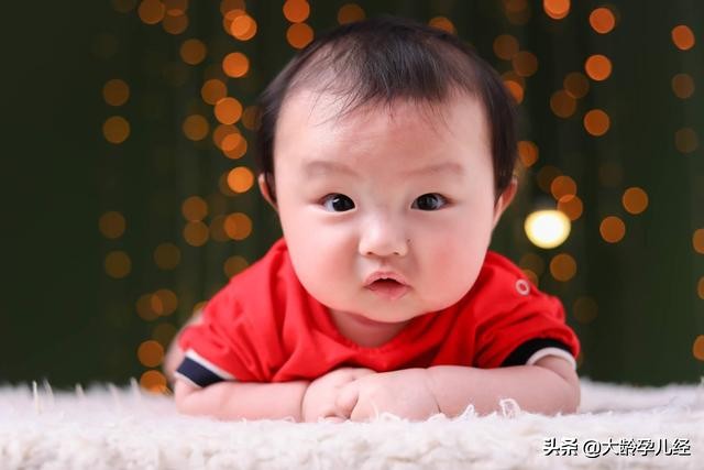 九招按摩手法帮您的宝宝解决肚子痛、胀气、便秘等肠胃不适