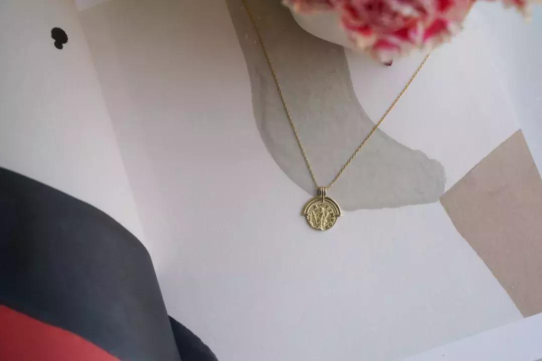 这5种首饰简单时尚减龄不贵,比较百搭的首饰