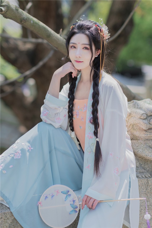 汉服搭配什么样的发型比较好看,各种汉服要搭配什么样的发型呢