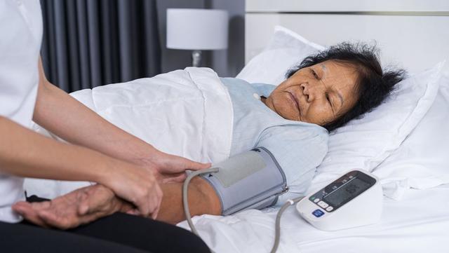 突发心脏病的自救方法,心脏病突发的如何自救