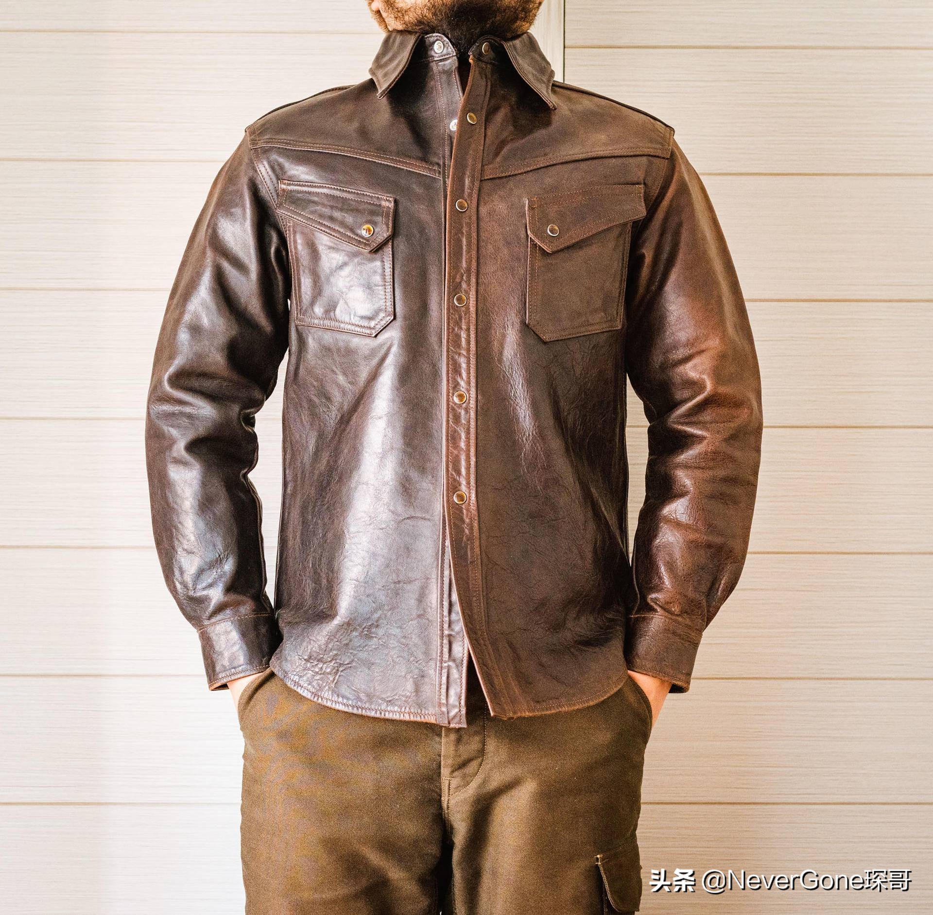 一件美特斯邦威衬衫,一件橘色衬衣