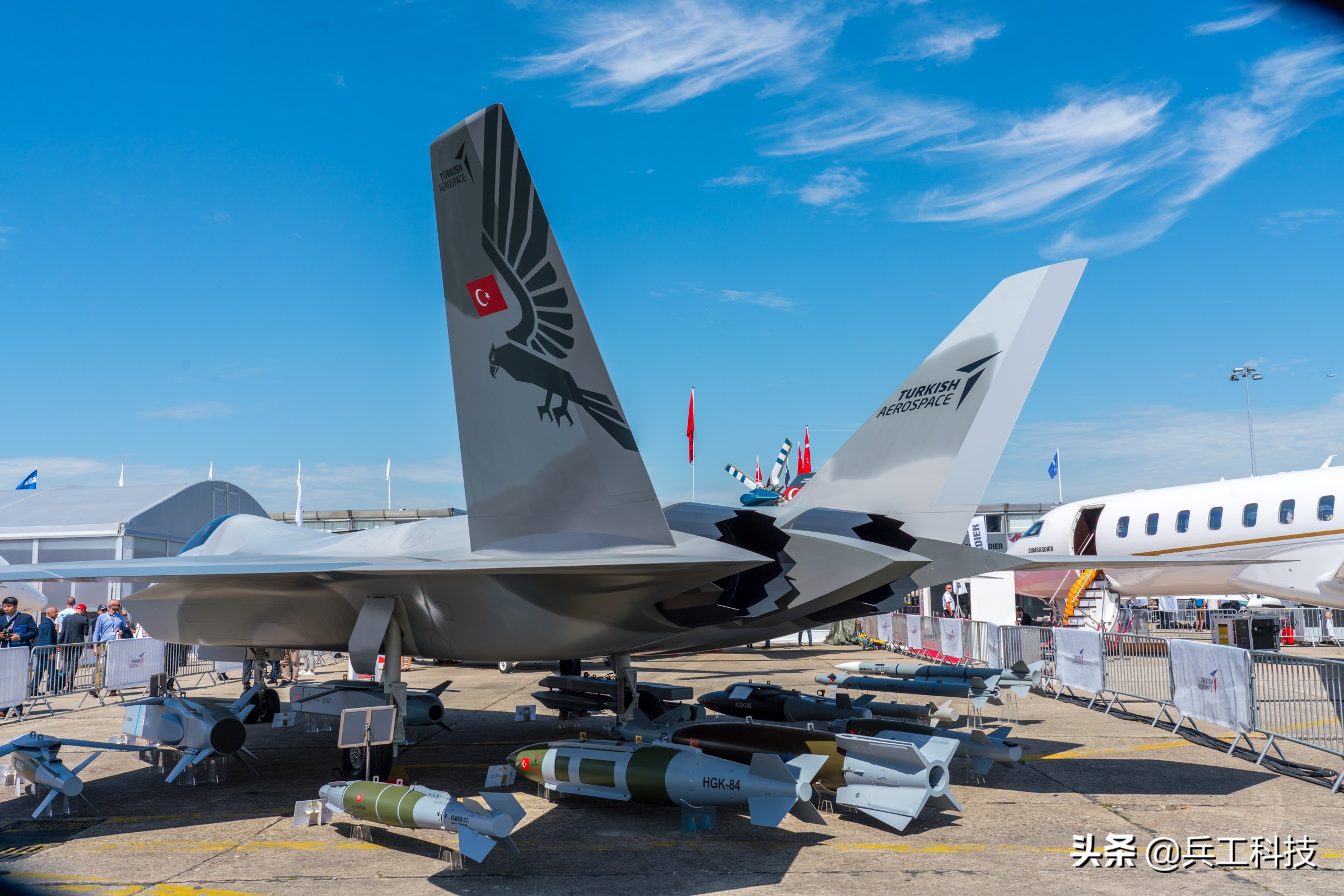 土耳其五代机全尺寸样机模型首次亮相巴黎航展，这不是玩票，是一架认真设计的五代机