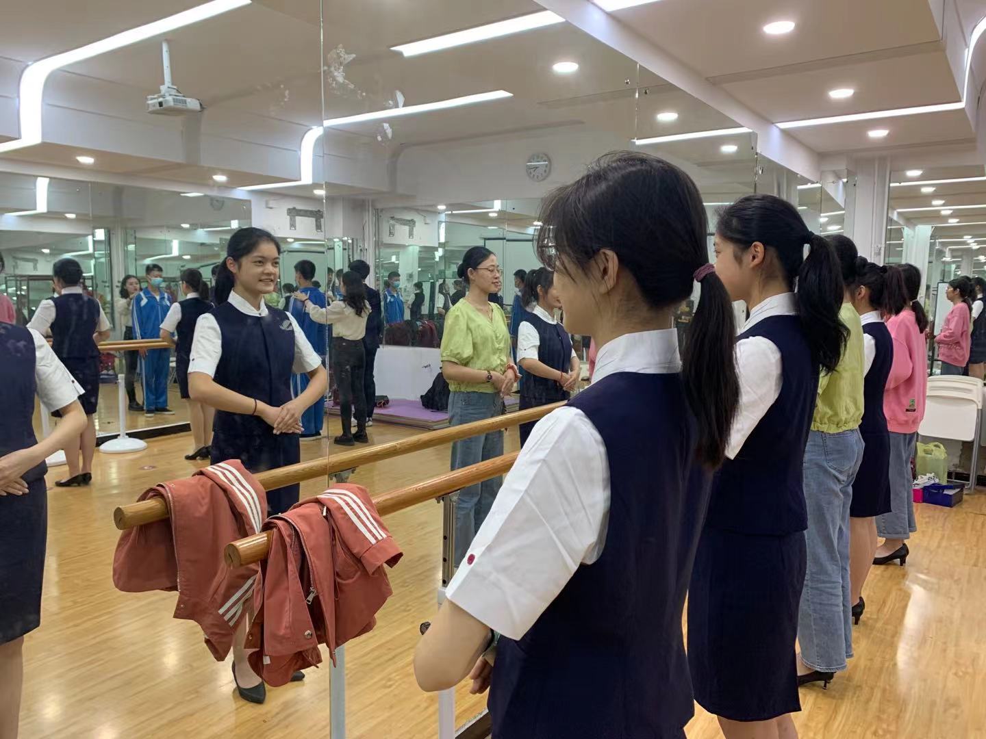 空乘疤痕和纹身,空乘面试现场检查疤痕