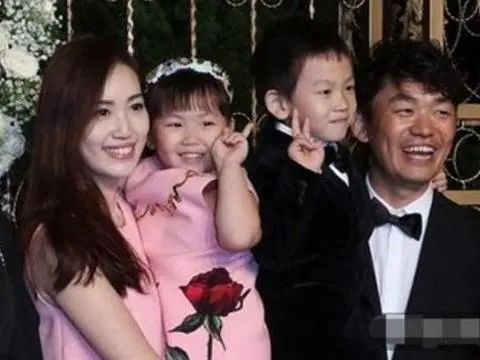 王宝强的小孩多大了长得怎么样,王宝强10岁儿子近照曝光