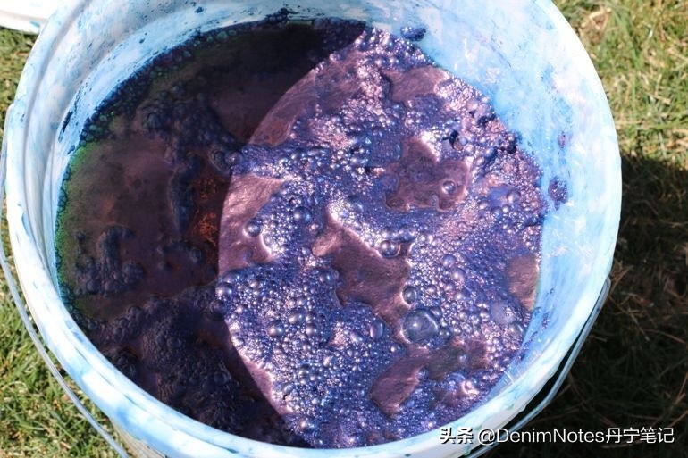 牛仔裤褪色了可以重新染色吗,牛仔裤褪色一般是什么颜色