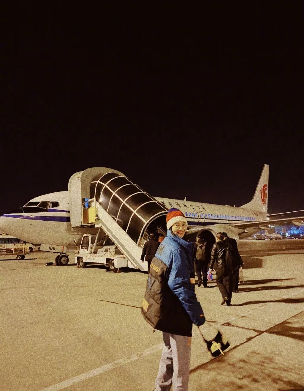 周洁琼穿砂糖匡威鞋,周洁琼鞋