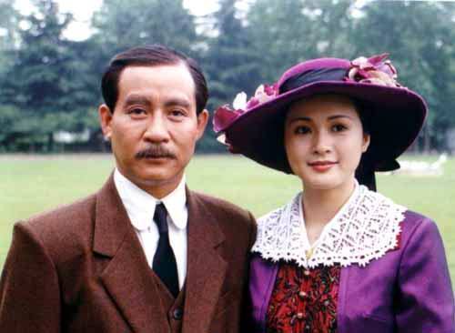 孙中山与宋庆龄在日本结婚，宋父为何要给孙中山下跪？