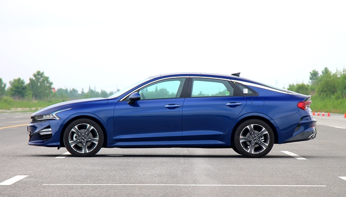 全新起亚k5强势回归,起亚k52021款焕新版最低价