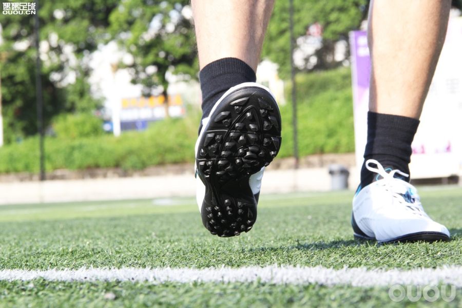 美津浓rebulav3ag,美津浓rebulav2和v3的区别