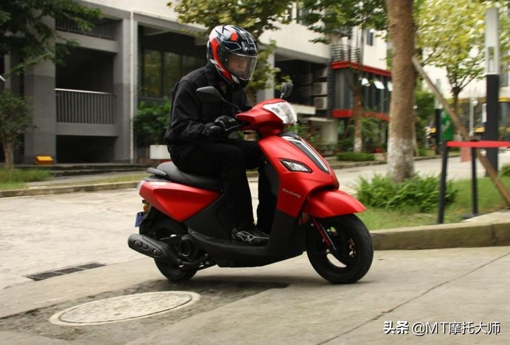 4980元,解析低价踏板*江豪**110:德尔福电喷,外观像巧格i