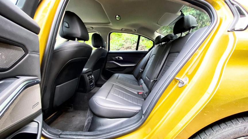 2022款宝马325i曜夜版试驾视频,车评宝马320i