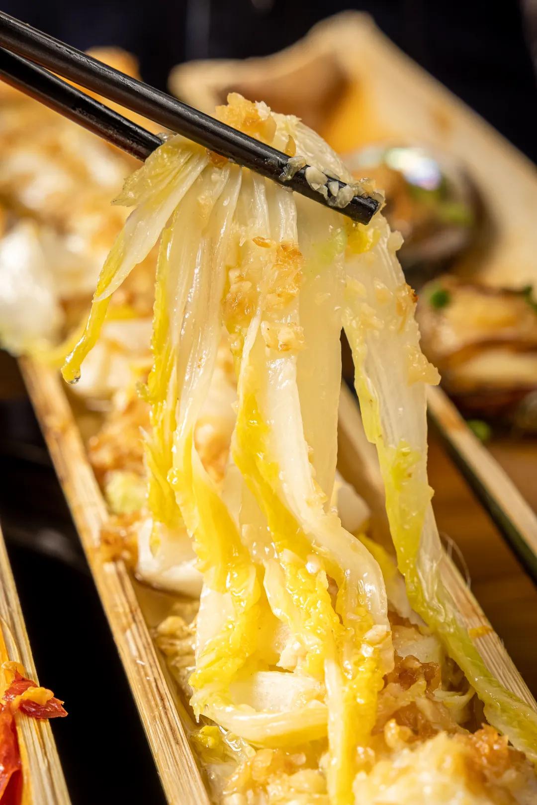 蒸鱼用竹筷子架上放盘子,用竹筒蒸的饭叫什么