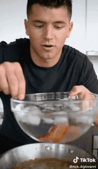 在TikTok上吃播螺蛳粉,是老外们的《致富经》