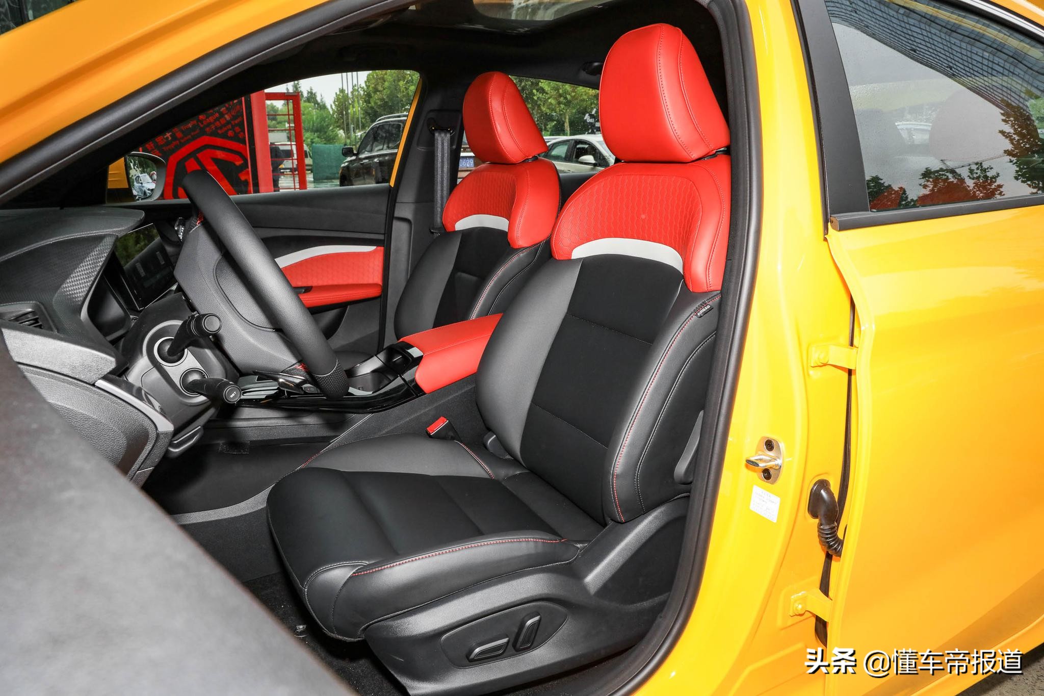 名爵mg5180dvvt青春旗舰版对比帝豪,名爵mg5自动挡中配1.5l2023款落地价