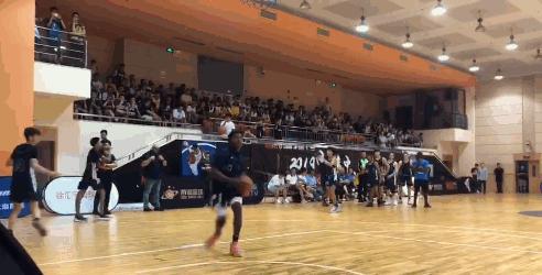 中美篮球差距还是太大,三场狂胜95分,詹韦儿子联手太强了