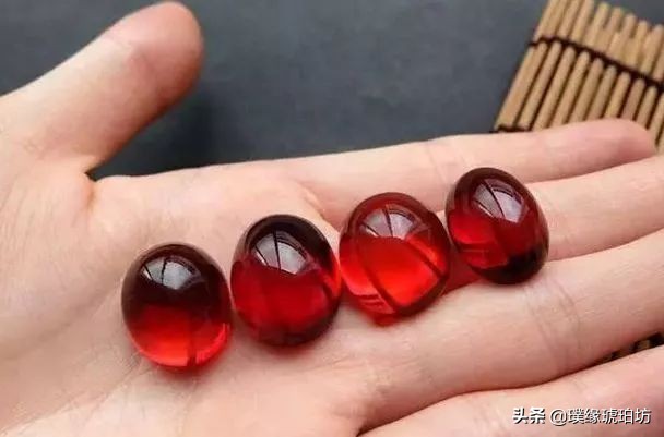 高品质的琥珀蜜蜡有哪些,常见的蜜蜡珠宝有哪些