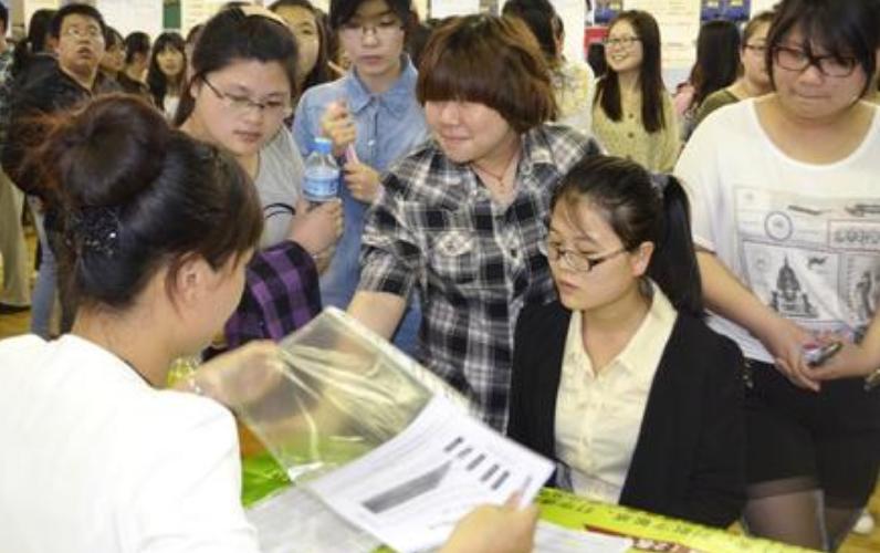 大学毕业走校招还是社招,在校大学生要不要抓住校招的机会