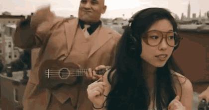 因长相丑被嘲讽后逆袭,因丑被弹幕刷屏挡脸的她