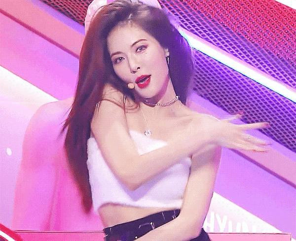 韩国女团紫粉色制服,盘点韩国女团的专属颜色