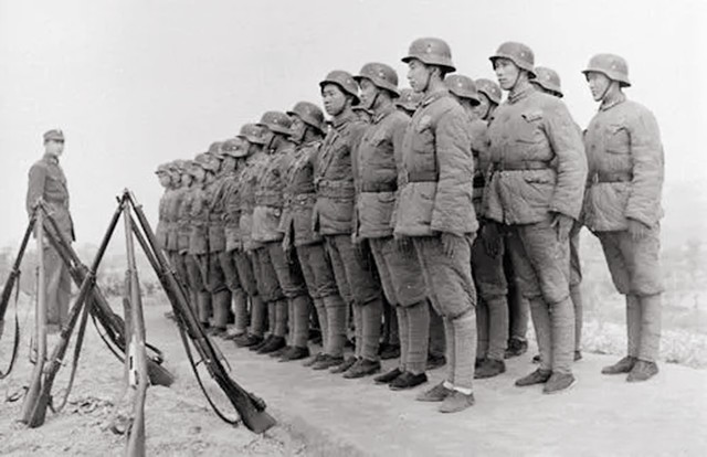 福州军区第一任司令员是谁,福州军区历任副司令员