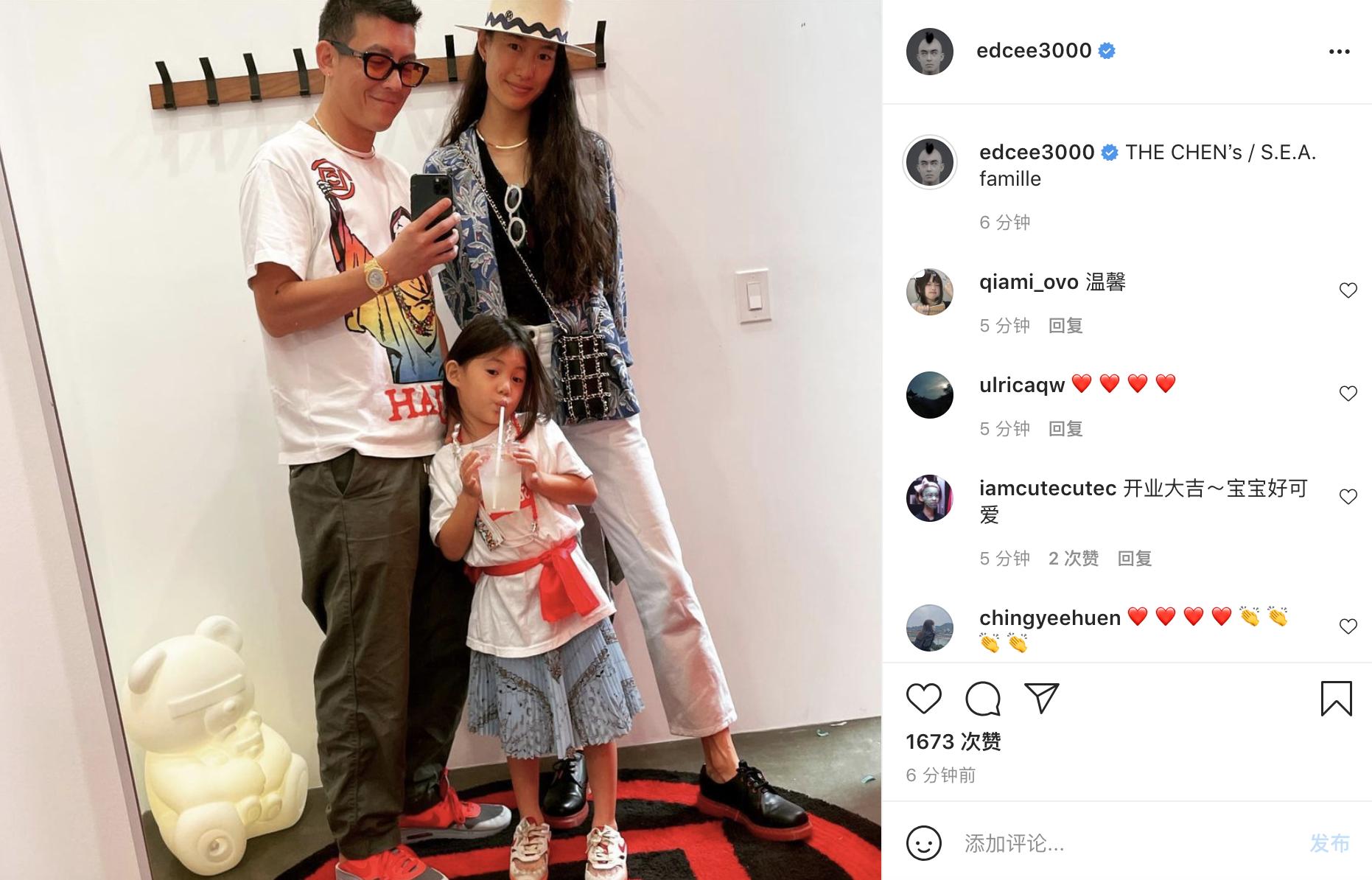 陈冠希一家穿亲子装合影,陈冠希光棍节晒全家照