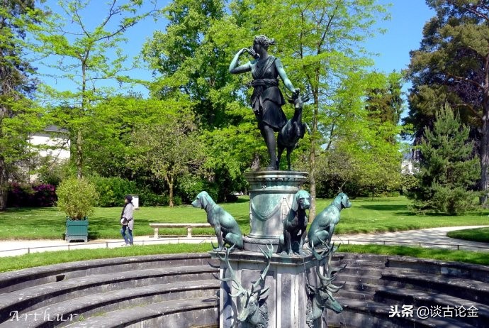 愉快的水面的明镜，还没有映出狄安娜的面影：阿耳忒弥斯神格小考