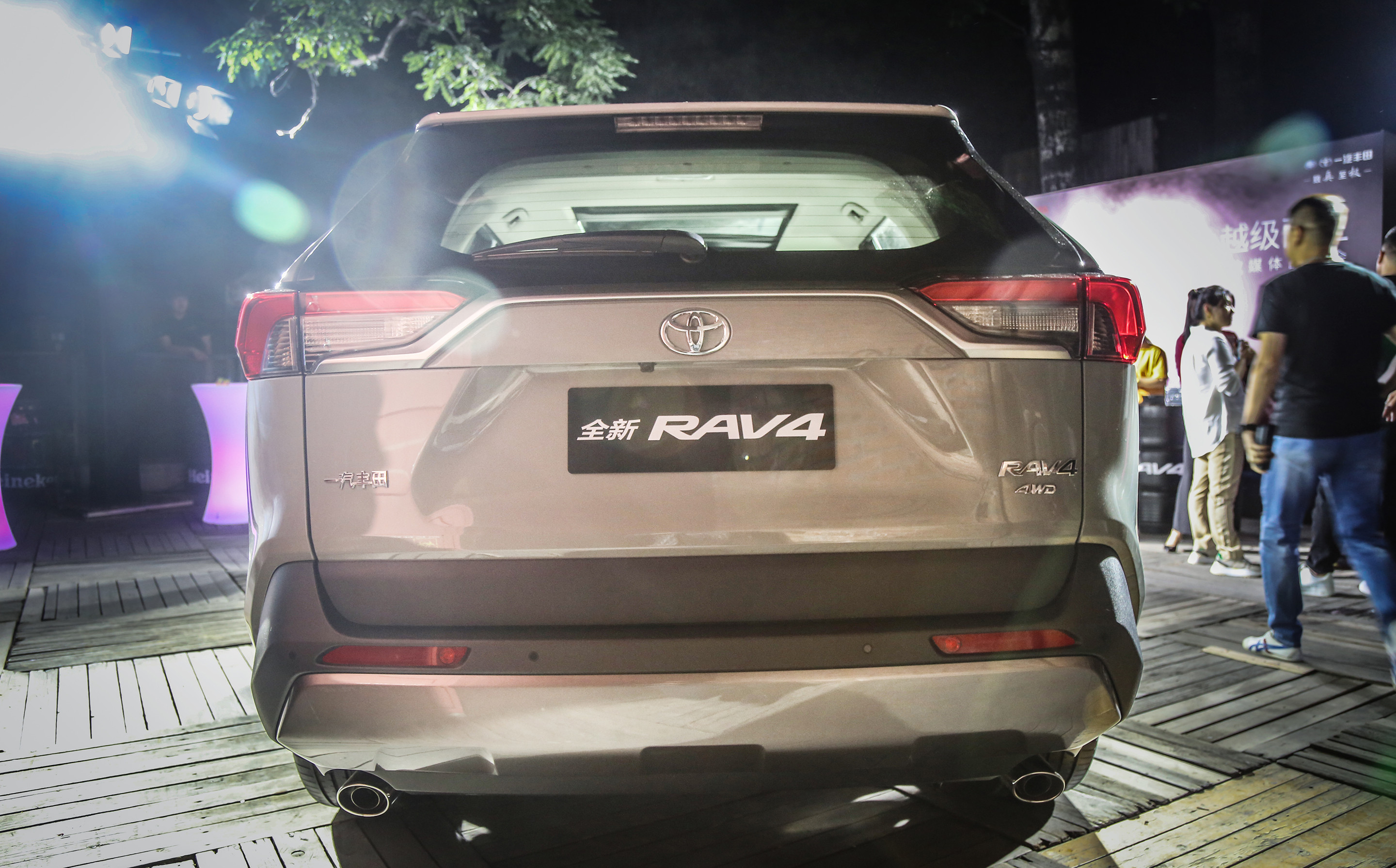 丰田rav4荣放越野版国产,全新一代丰田rav4居然这么惊艳