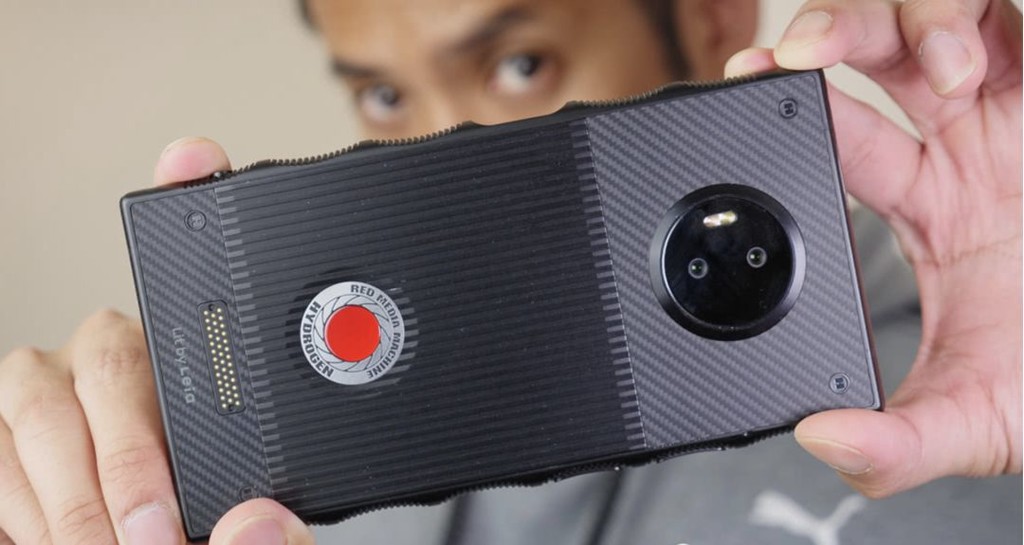 手机只要贴上膜就能观看3d电影,拍一条手机免费贴膜的视频