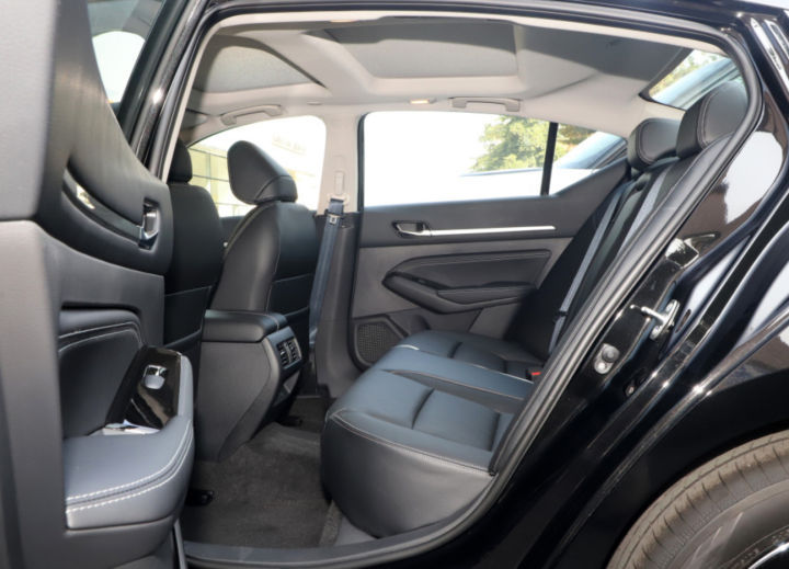 大众新款帕萨特到底值不值得买,曾经的b级车雪铁龙c5