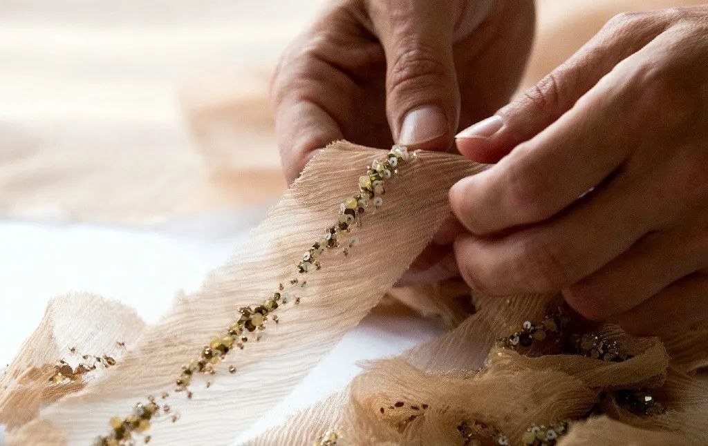 为什么穿衬衣的女人更有魅力,为啥穿裙子的女人更有吸引力