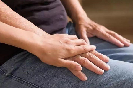 晨僵类风湿症状,类风湿性关节炎为什么会晨僵