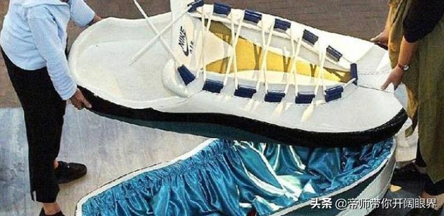 赚疯了,某宝店买【黑人抬棺】的汽车贴纸达到了月入5万多