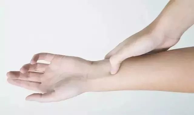 颈椎炎如何按摩,每天5分钟缓解颈椎病