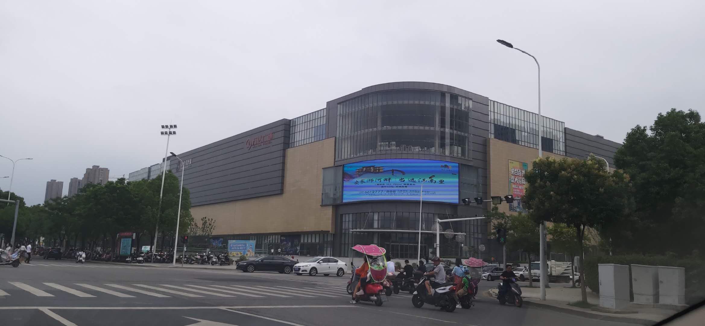 信阳的商业中心 (信阳美好商业广场)