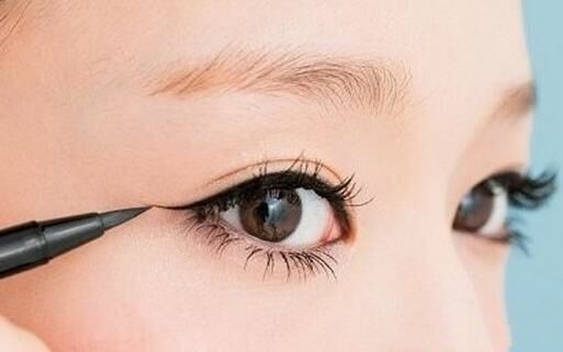 为什么不建议女人割“双眼皮”？主要有这4方面原因，庆幸没跟风