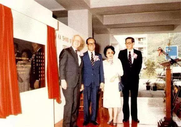 香港豪门最惨原配！生前帮贫穷小子成首富，死后还要被他利用？