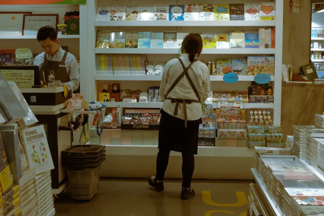 我和男朋友一起上班,我和男朋友在同一家公司实习