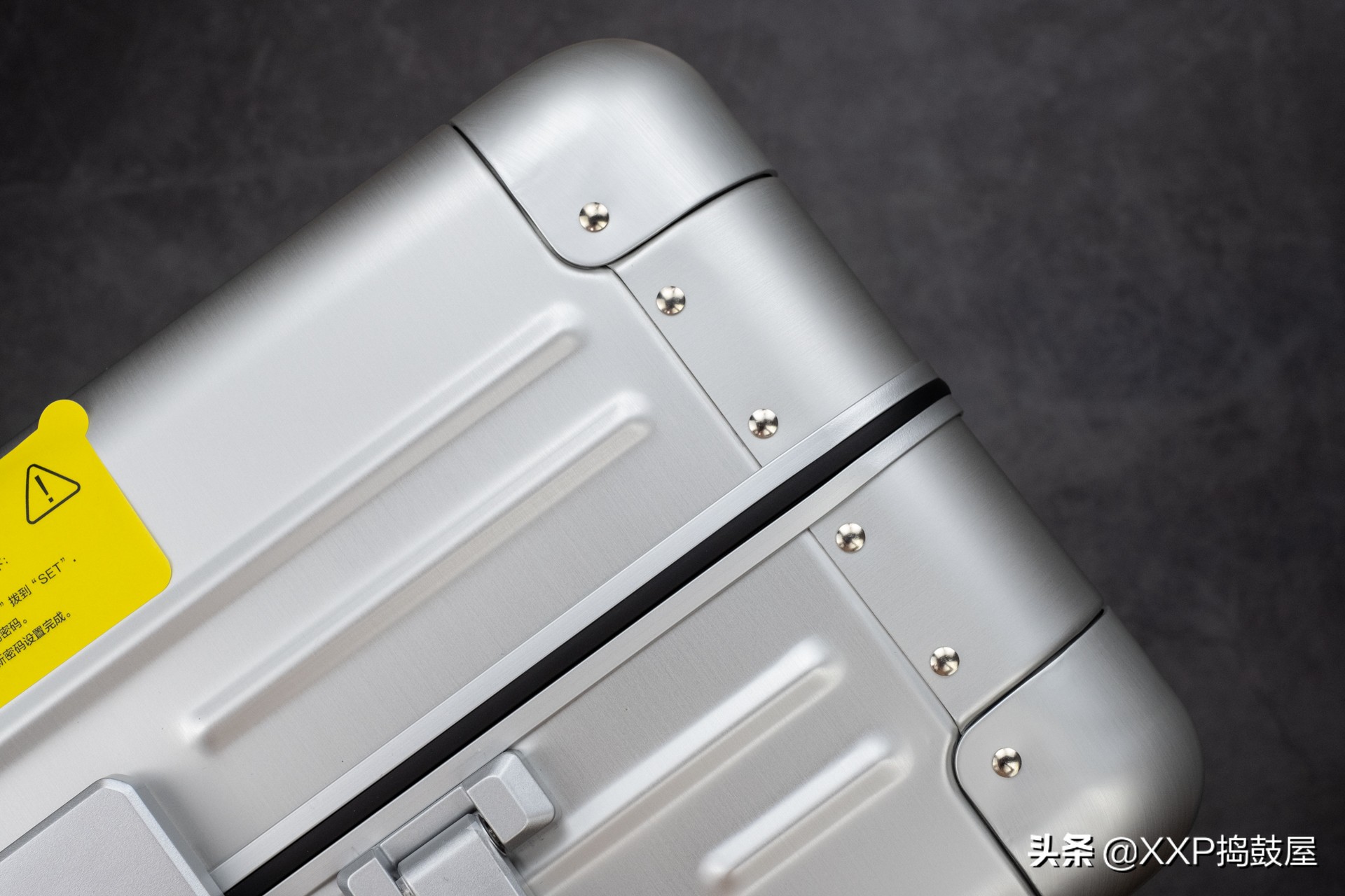 钛镁合金旅行箱,京东京造旅行箱的东西质量怎么样