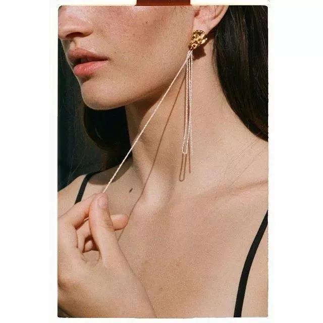 看一下明星的穿衣搭配,一起来看看明星的时尚搭配