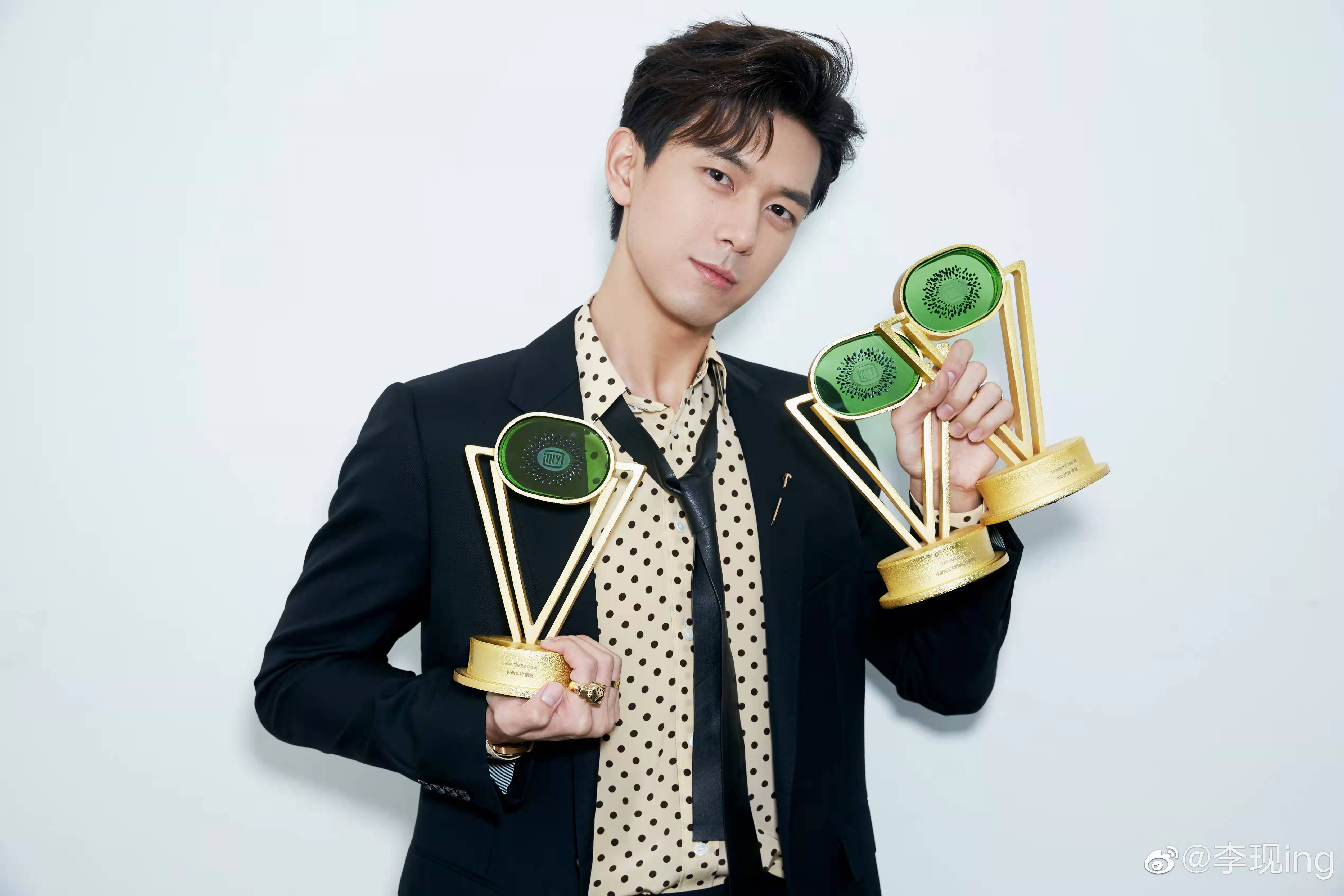 西装穿搭休闲通勤男,如何把西装穿出时髦感男