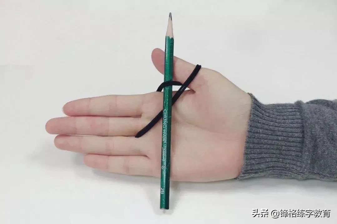 孩子握笔姿势不正确怎么纠正,孩子的握笔方式不正确怎么办