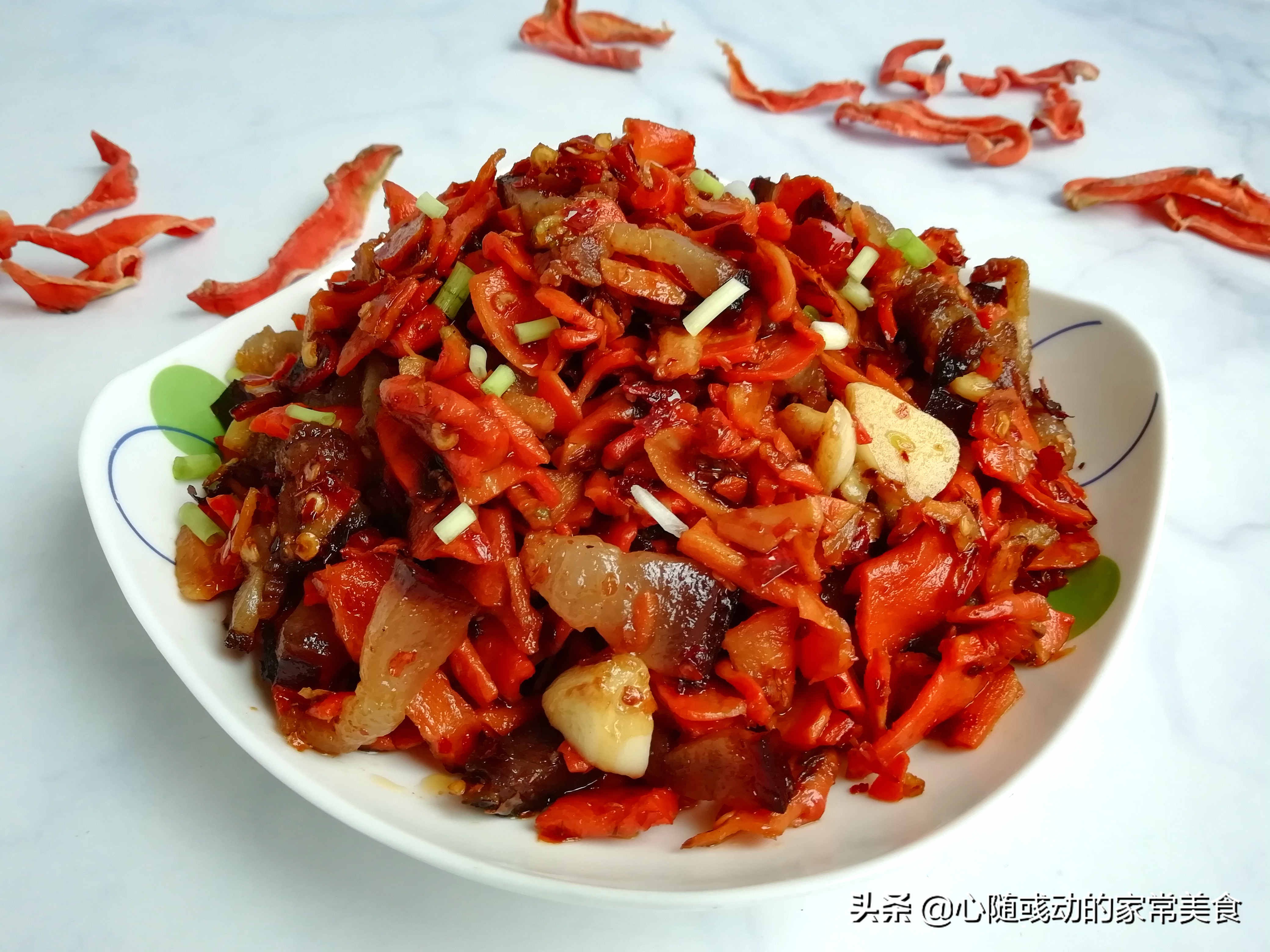 8种蔬菜晒干后，比新鲜的都好吃，我家每年做几十斤，炒肉吃最香