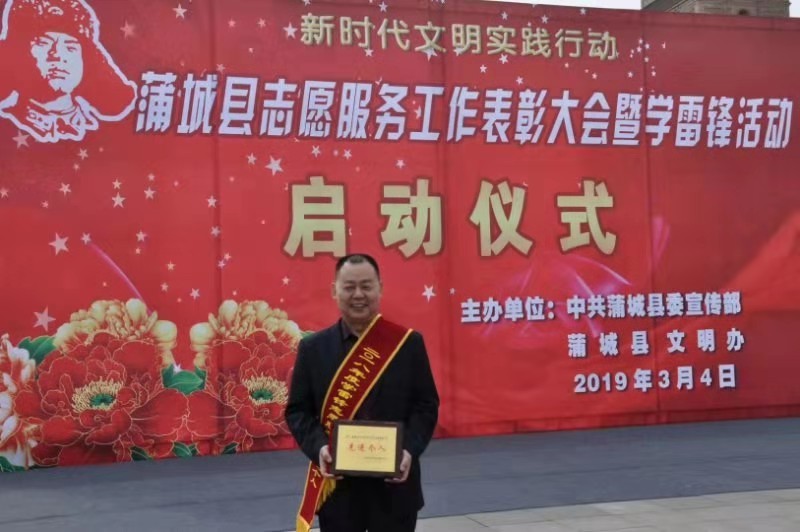 我捐款5000元是为医护人员能多买几个口罩，几件防护衣蒲城县唐建华说